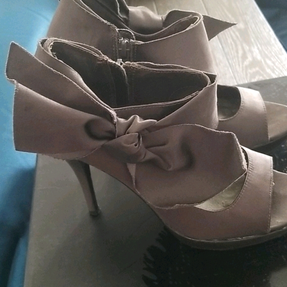 Shoes - Picture 2 of 3